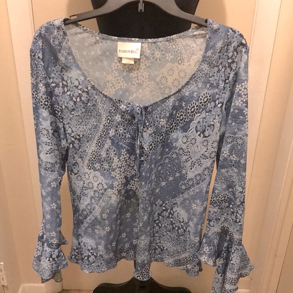 Ladies Size Large, Front Tie Boho Style 100% Polyester Blouse. Pre-Loved - Picture 3 of 7